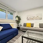 Group Base Zentrale Fuer Bis Zu 8 Personen