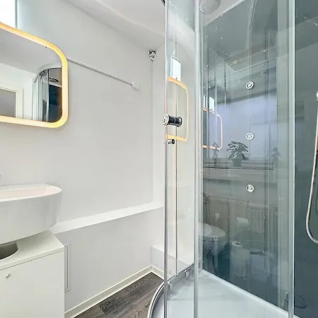 Group Base Zentrale Fuer Bis Zu 8 Personen *