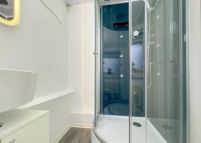 Group Base Zentrale Fuer Bis Zu 8 Personen *