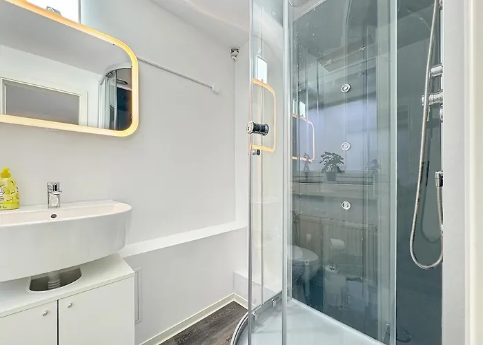 Group Base Zentrale Fuer Bis Zu 8 Personen *