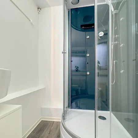 Group Base Zentrale Fuer Bis Zu 8 Personen *